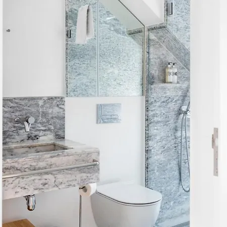 Apartment Plum Guide - The Bubble Swing *